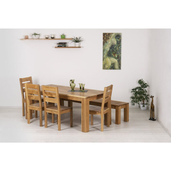 Nichts geht über das traditionelle Design eines Esszimmerstuhls aus Holz.